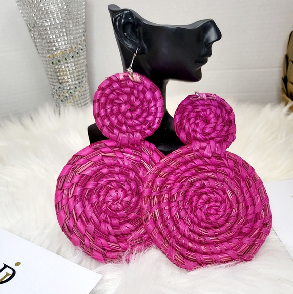 Beautiful Rattan earing - Picture 2 of 3